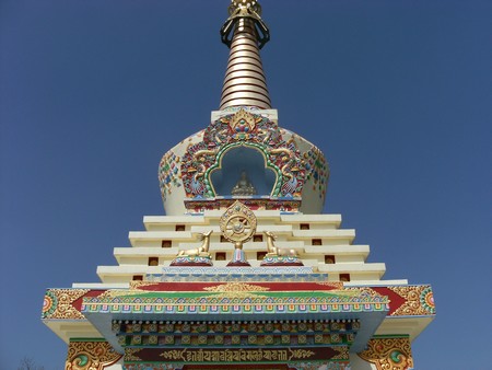 Le stoupa du temple bouddhiste de Plouray (56)